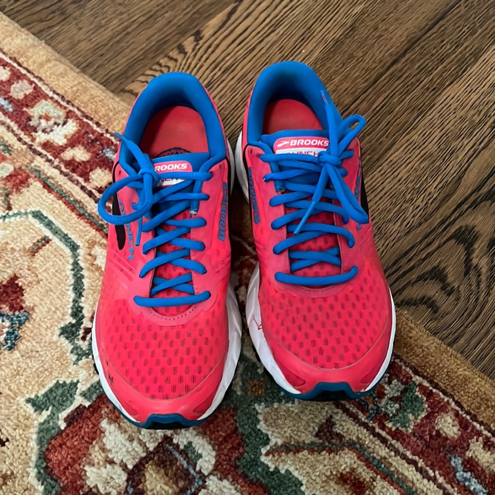 Brooks size 8 Launch run in excellent shape